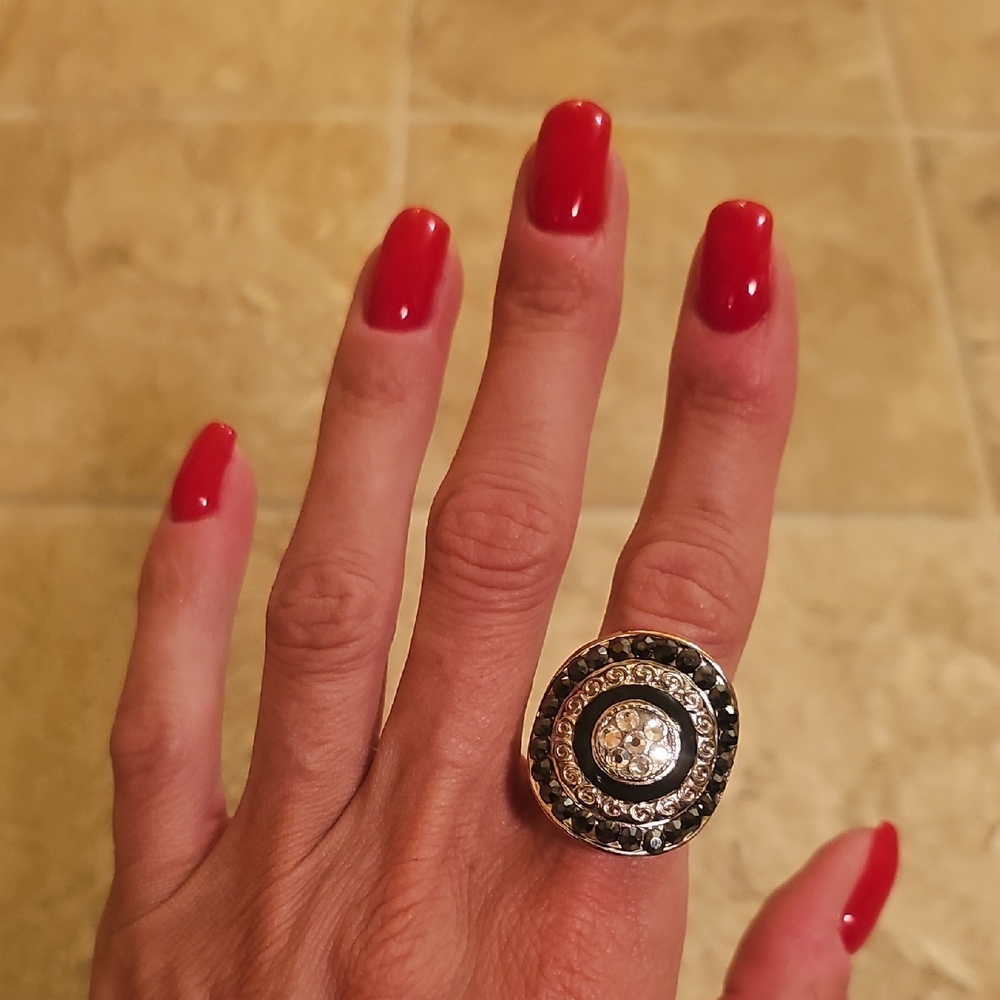 Elegant silver and black statement ring Size 7